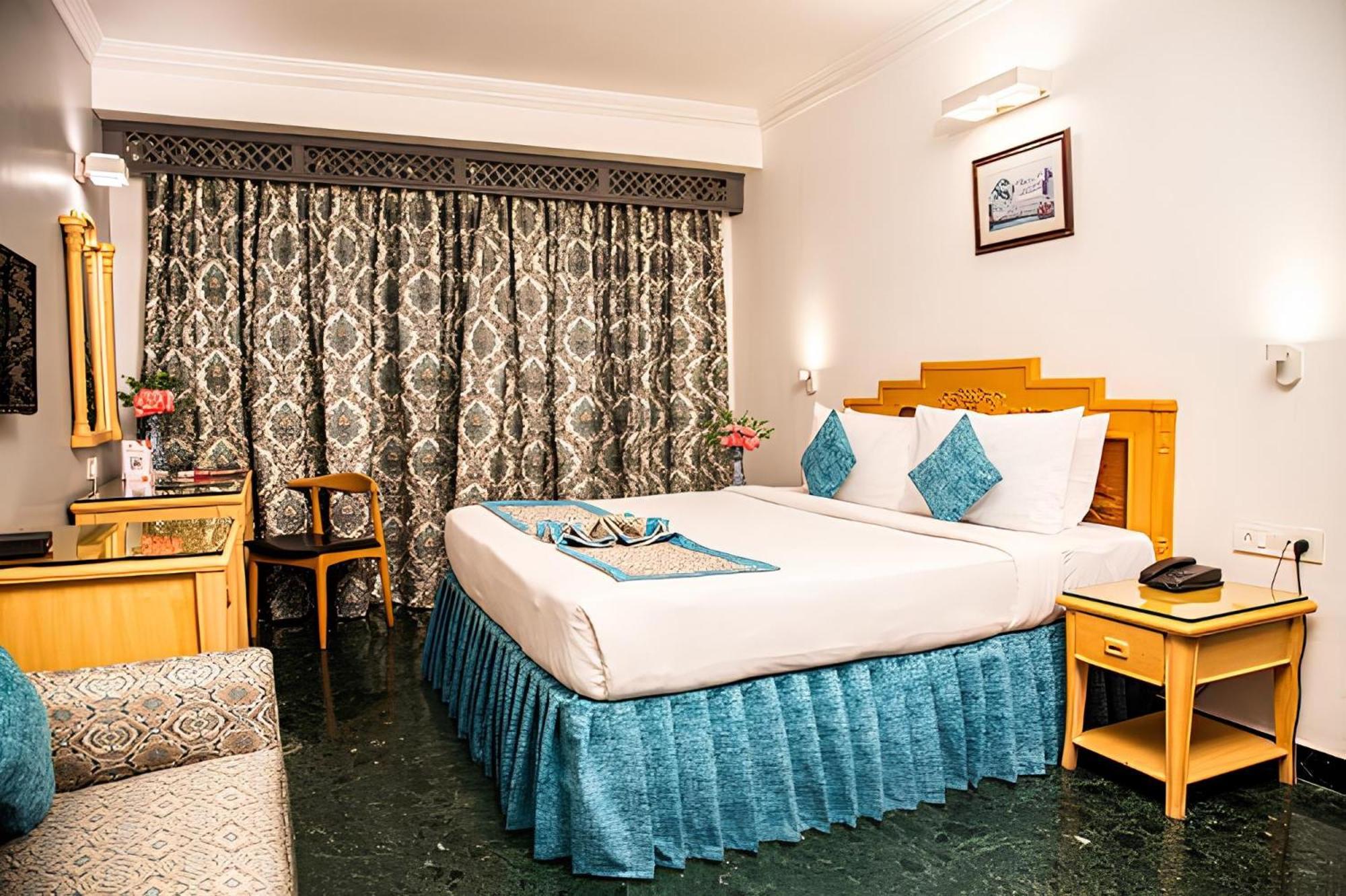 Golden Parkk Hotel Kolkata Exterior photo