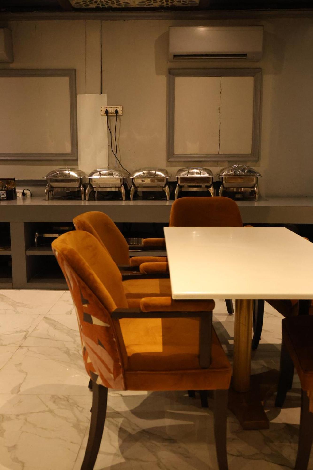Golden Parkk Hotel Kolkata Exterior photo